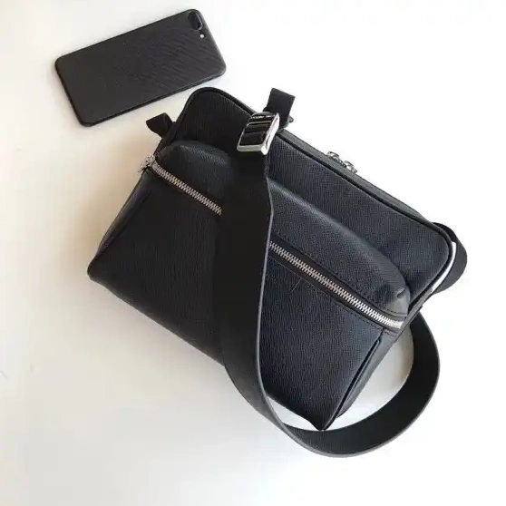 FS CHEAP Vuitton PM Louis OUTDOOR MESSENGER 0522